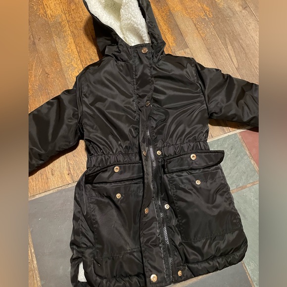SO winter jacket- kids 7/8, hooded with zip on/off faux fur. - Picture 5 of 7